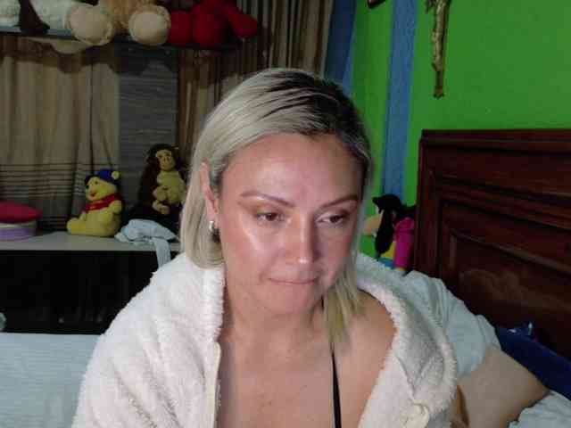 Charlizetheron1 webcam