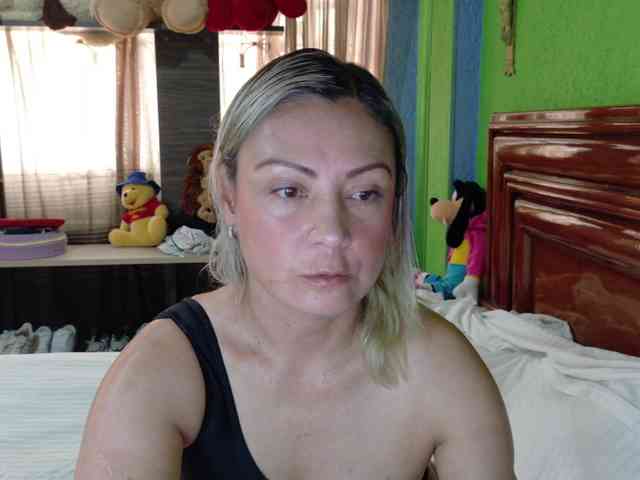 Charlizetheron1 webcam