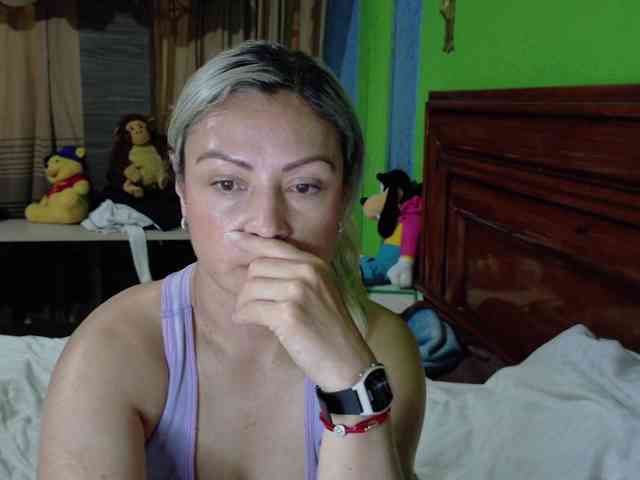 Charlizetheron1 webcam