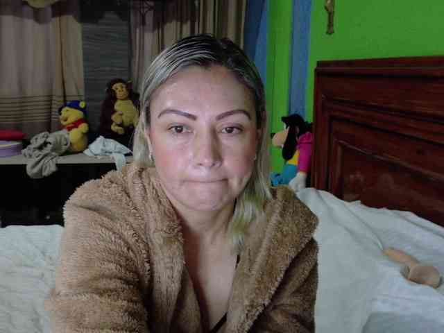 Charlizetheron1 webcam