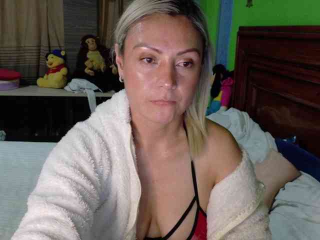 Charlizetheron1 webcam