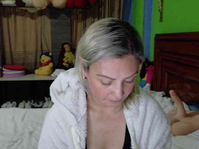 Charlizetheron1 webcam