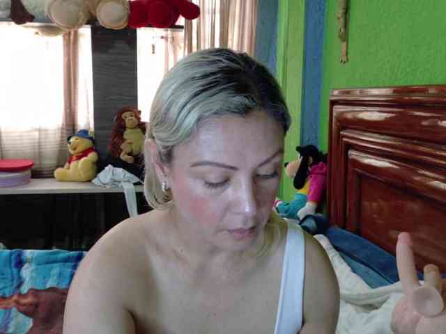 Charlizetheron1 webcam