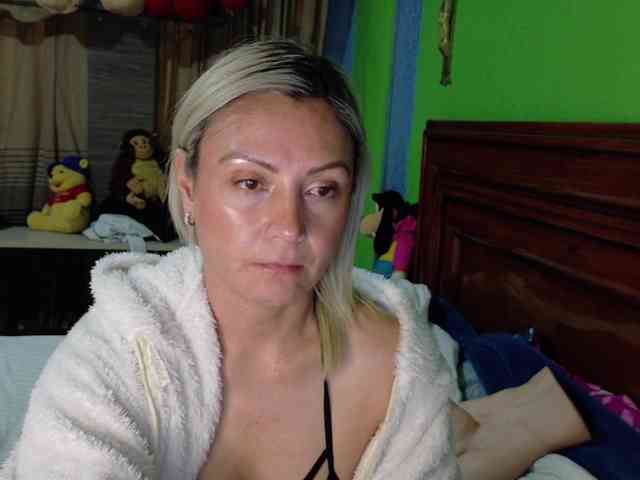 Charlizetheron1 webcam