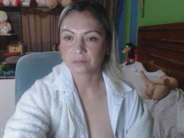 Charlizetheron1 webcam