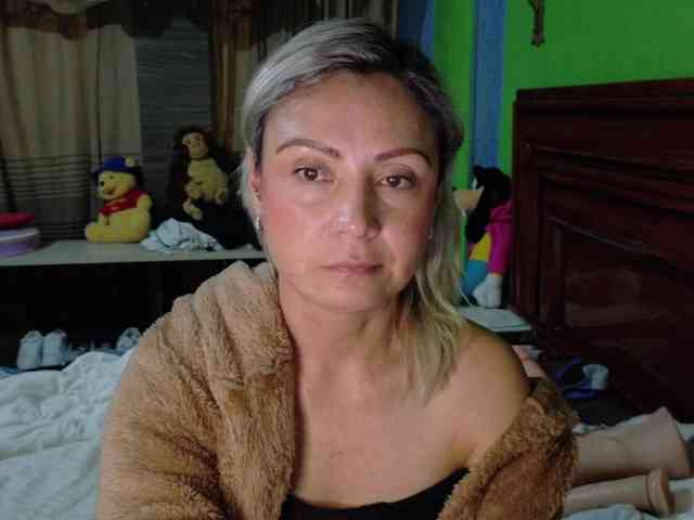 Charlizetheron1 webcam