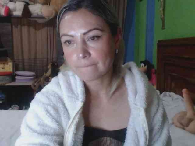 Charlizetheron1 webcam