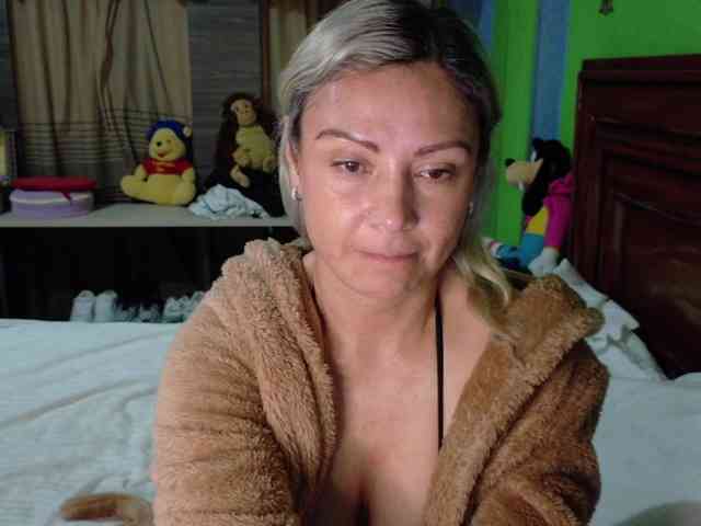 Charlizetheron1 webcam