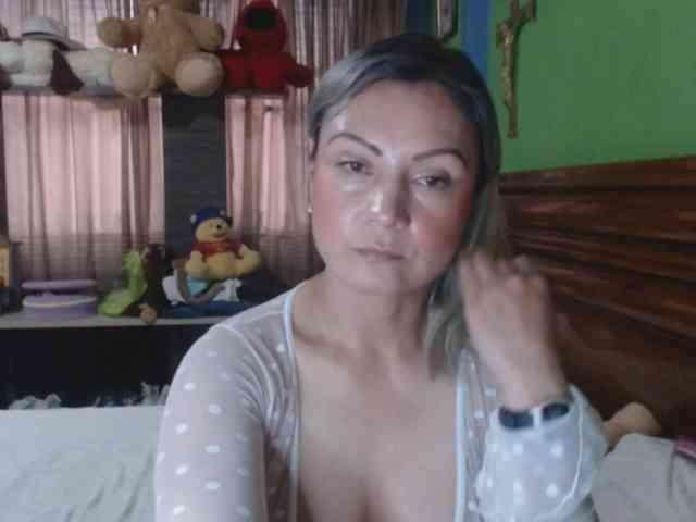 Charlizetheron1 webcam