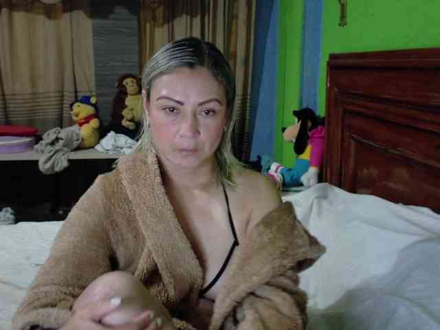 Charlizetheron1 webcam