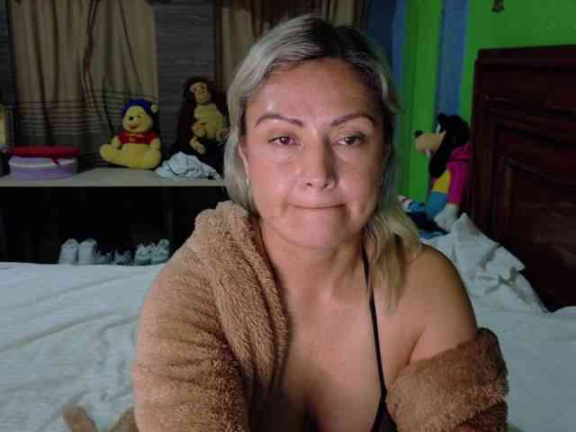 Charlizetheron1 Live Webcam on BongaCams