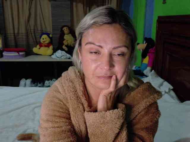 Charlizetheron1 webcam