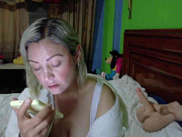 Charlizetheron1 webcam