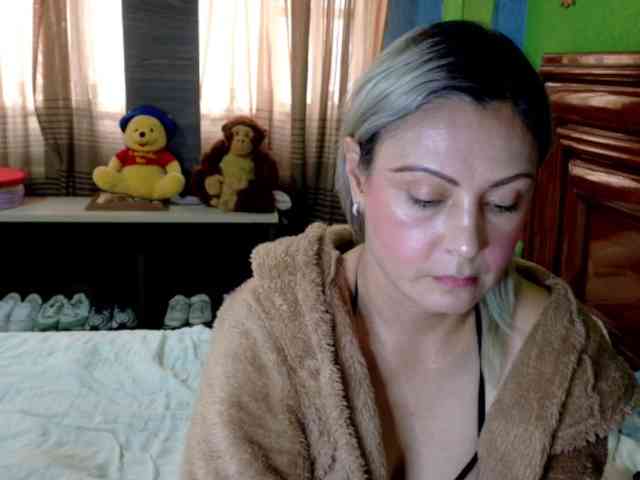 Charlizetheron1 webcam