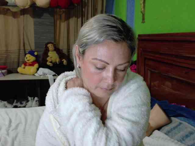 Charlizetheron1 webcam