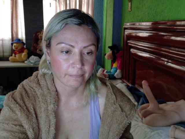 Charlizetheron1 webcam