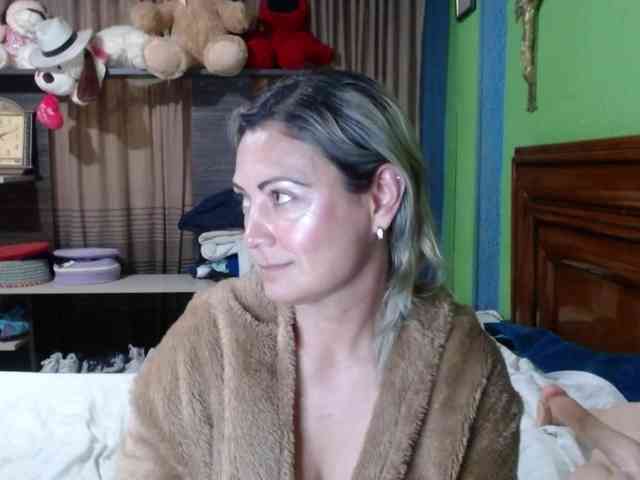 Charlizetheron1 webcam