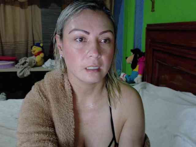 Charlizetheron1 webcam