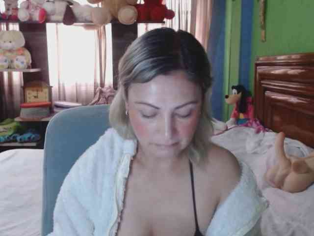 Charlizetheron1 webcam