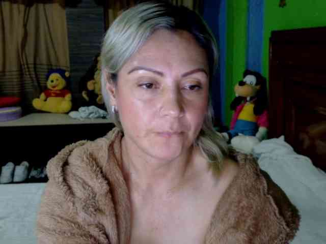 Charlizetheron1 webcam