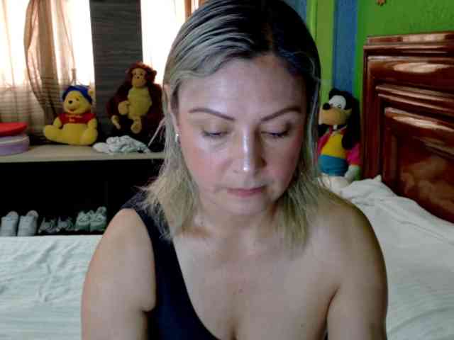 Charlizetheron1 webcam