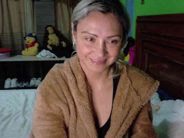 Charlizetheron1 webcam