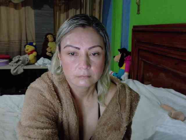 Charlizetheron1 webcam