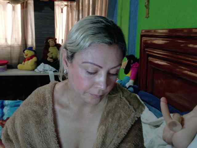 Charlizetheron1 webcam