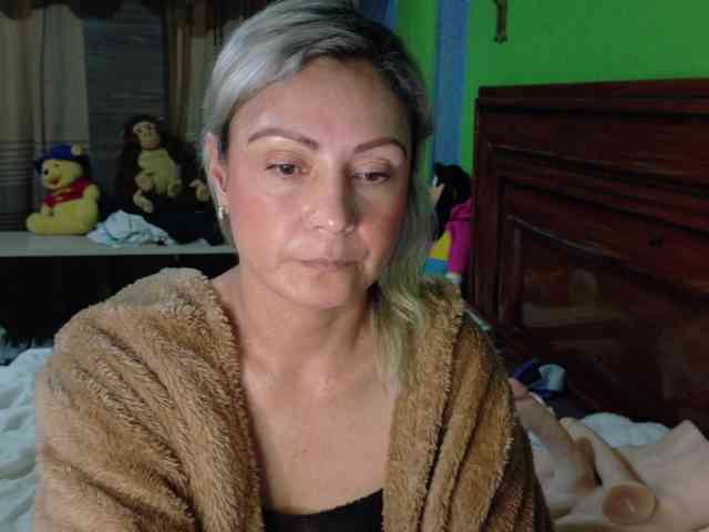 Charlizetheron1 webcam