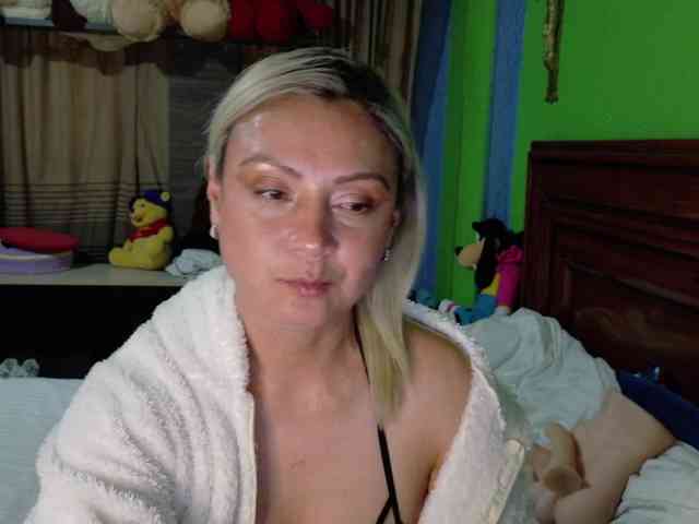 Charlizetheron1 webcam