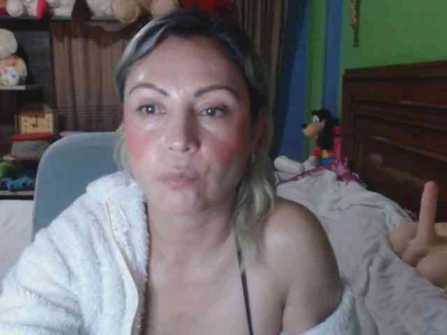 Charlizetheron1 webcam