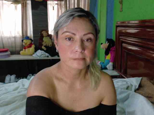 Charlizetheron1 webcam