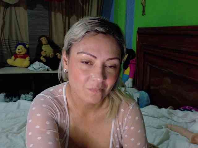 Charlizetheron1 webcam