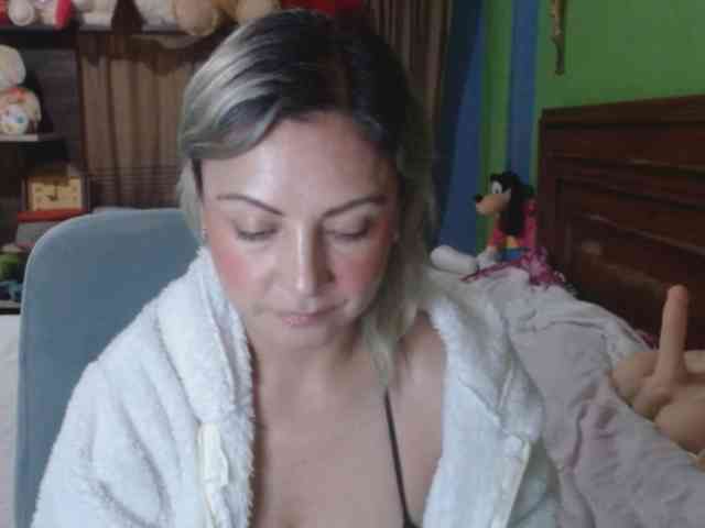 Charlizetheron1 webcam