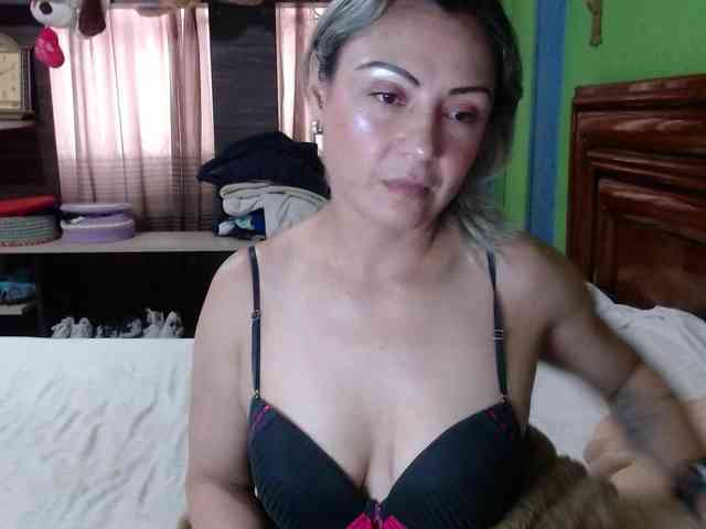 Charlizetheron1 webcam