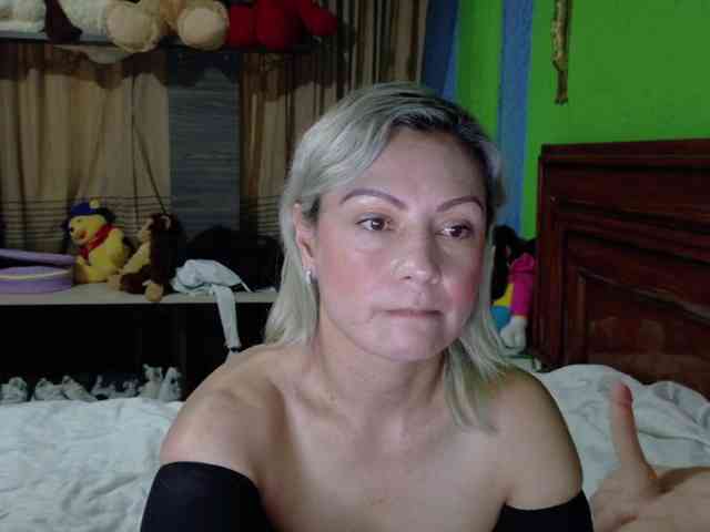 Charlizetheron1 webcam