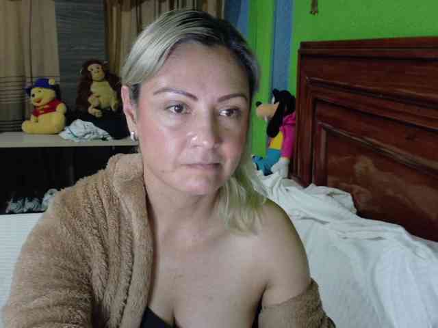 Charlizetheron1 webcam