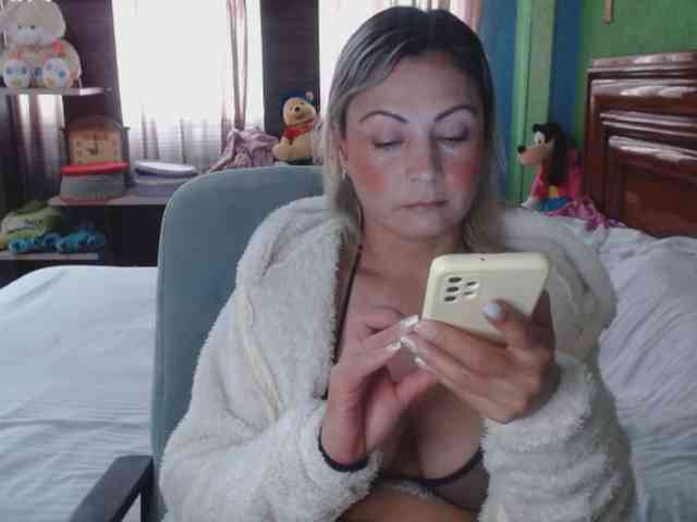 Charlizetheron1 webcam