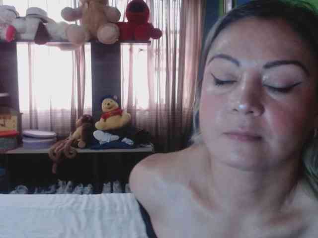 Charlizetheron1 webcam