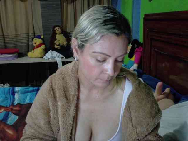 Charlizetheron1 webcam