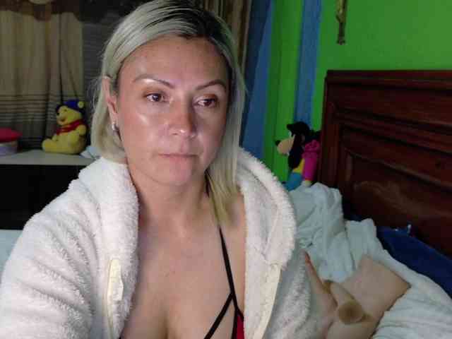 Charlizetheron1 webcam