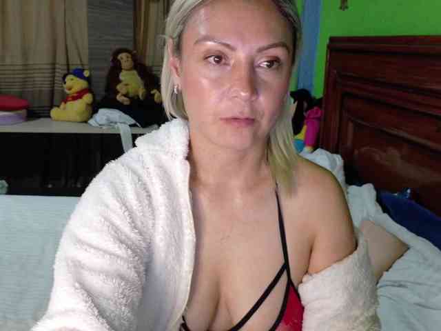 Charlizetheron1 webcam