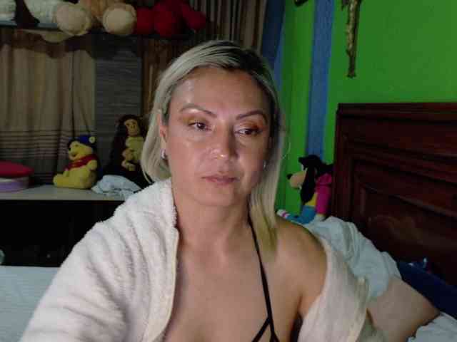 Charlizetheron1 webcam