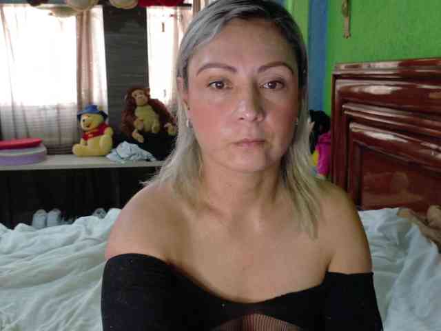 Charlizetheron1 webcam