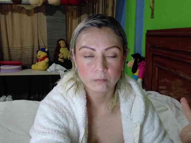 Charlizetheron1 webcam