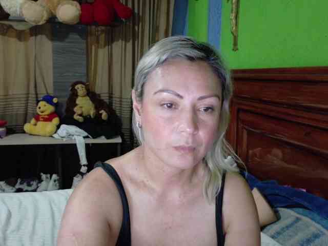 Charlizetheron1 webcam