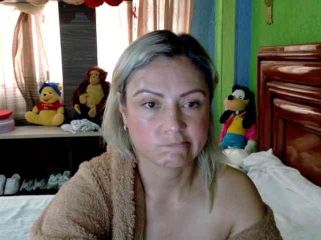 Charlizetheron1 webcam