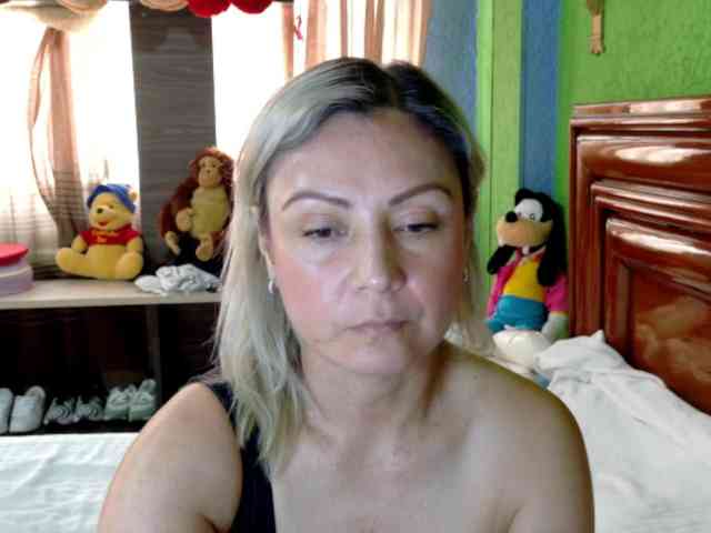 Charlizetheron1 webcam