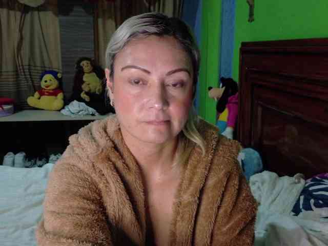 Charlizetheron1 webcam