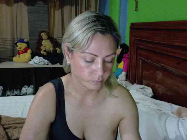 Charlizetheron1 webcam